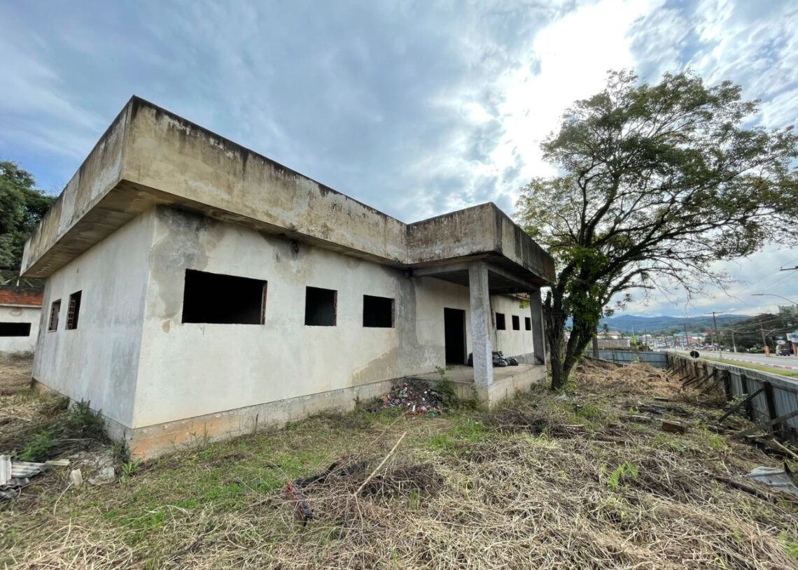 Prédio se encontrava abandonado com as obras paralisadas desde 2006 - Foto: Prefeitura de Taquara / Cris Vargas