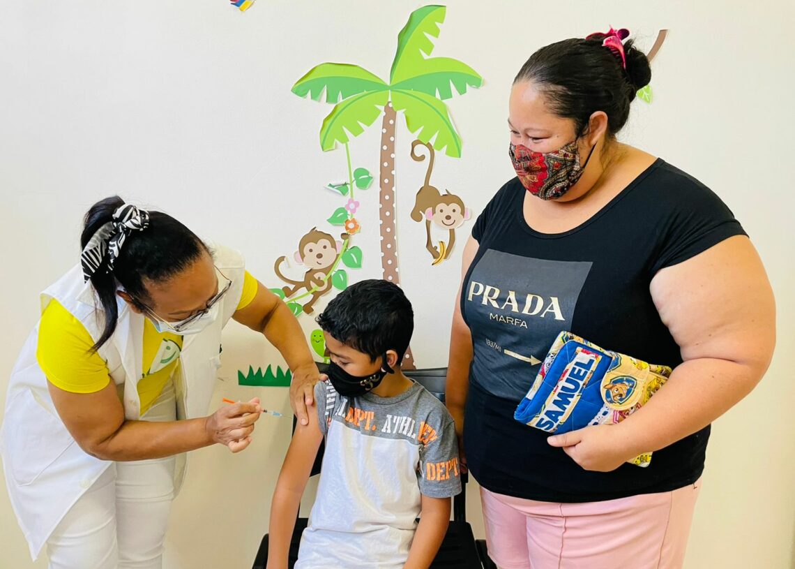Crianças de 6 meses a 8 anos, 11 meses e 29 dias também devem se vacinar contra a gripe e a Covid Foto: Cristiano Vargas