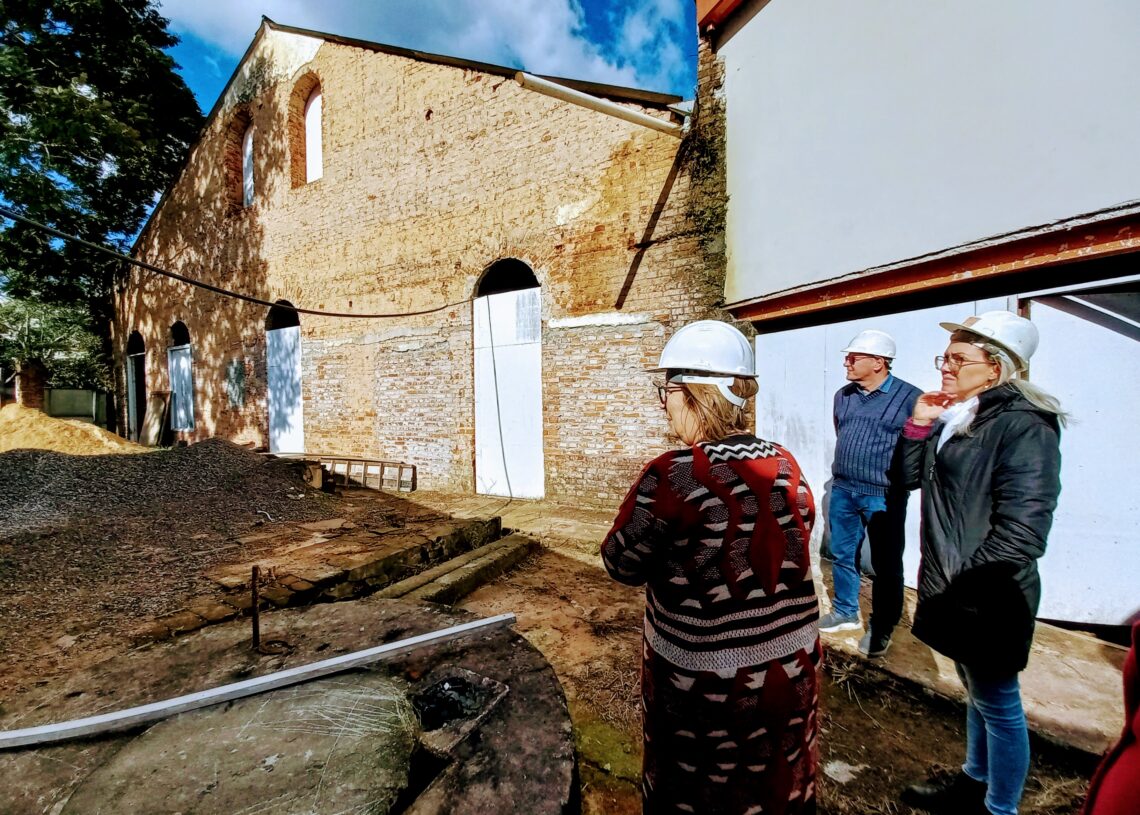 Prefeita Sirlei visita as obras de restauro da Casa Vidal Foto: Magda Rabie