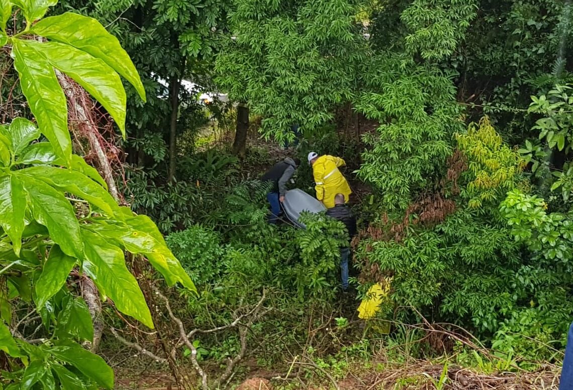 Corpo de idosa foi encontrado em matagal com sinais de violência (Foto: Ronei Silva)