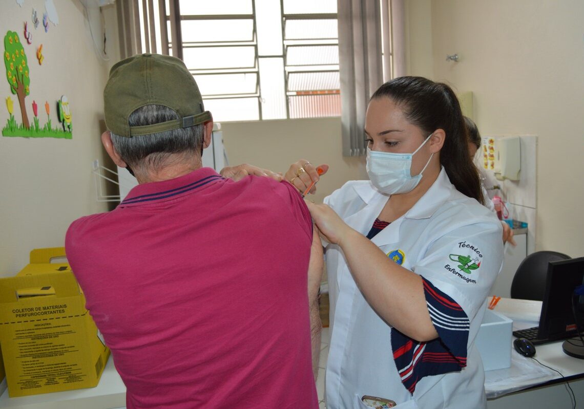 Quatro Unidades Básicas de Saúde estão vacinando moradores contra a gripe e Covid
Foto: Ruan Nascimento/Prefeitura de Taquara