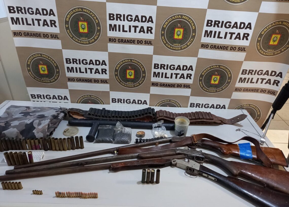 Armas e munições apreendidas (Foto: Brigada Militar)