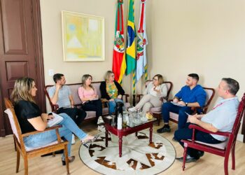 Reunião no gabinete da prefeita Sirlei Silveira alinhou o evento Foto: Cris Vargas/Prefeitura de Taquara