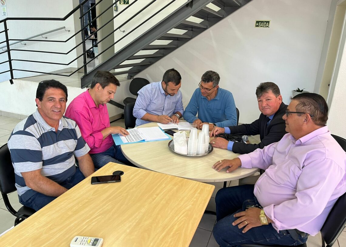 Vereadores da comissão de finanças avaliaram o projeto nesta quinta-feira (3). Foto: Matheus de Oliveira