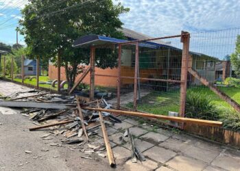 Escola Municipal Rosa Elsa Mertins teve danos em seu telhado Foto: Cris Vargas/Prefeitura de Taquara