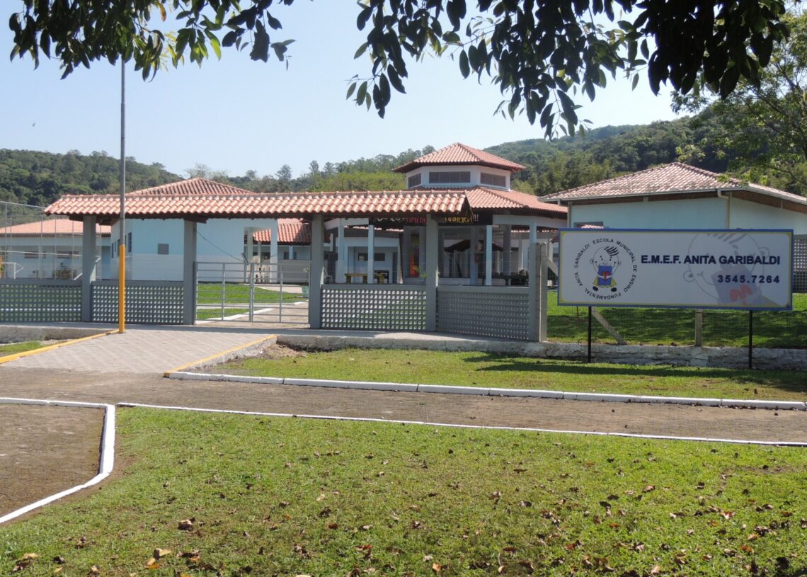 Escola Anita Garibaldi fica no bairro de mesmo nome 
Foto: PMI