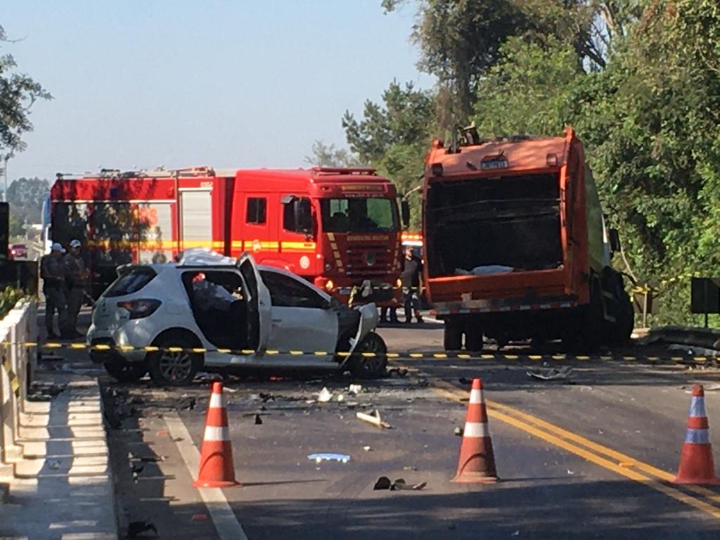 Motorista morre após colisão frontal com caminhão na RS-115, em