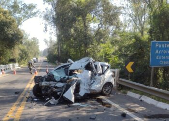 Veículo com vítima fatal ficou completamente destruído