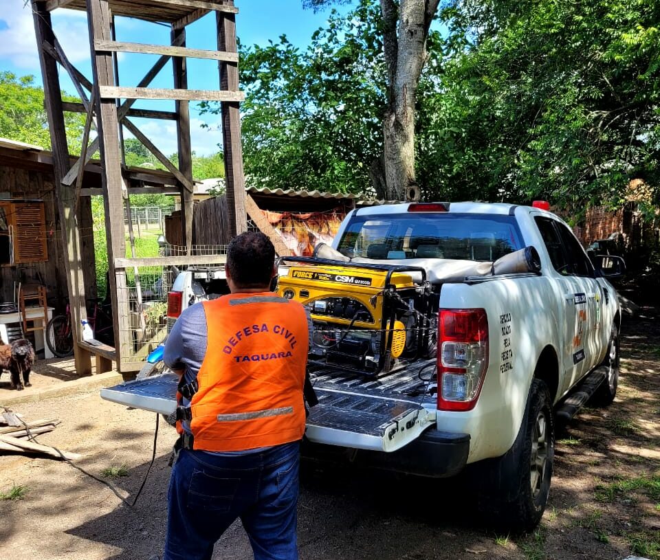 Equipes da Prefeitura levam geradores para auxiliar no abastecimento de água

Créditos: Divulgação/Prefeitura de Taquara