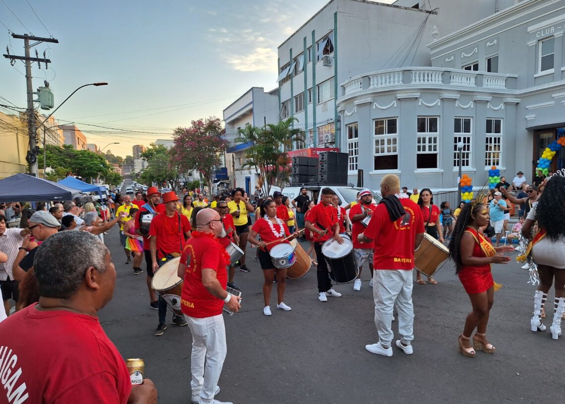 Escola de samba Mocidade Independente do Jardim do Prado arrastou a multidão para o palco da festa Foto: Ruan Nascimento/Prefeitura de Taquara