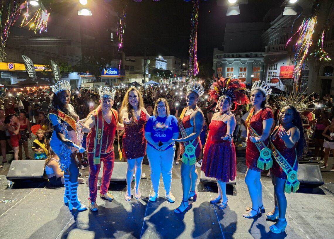 Secretária adjunta de Cultura do RS, Gabriella Meindrad, prestigia a festa, junto com a corte do Carnaval de Taquara Foto: Ruan Nascimento/Prefeitura de Taquara